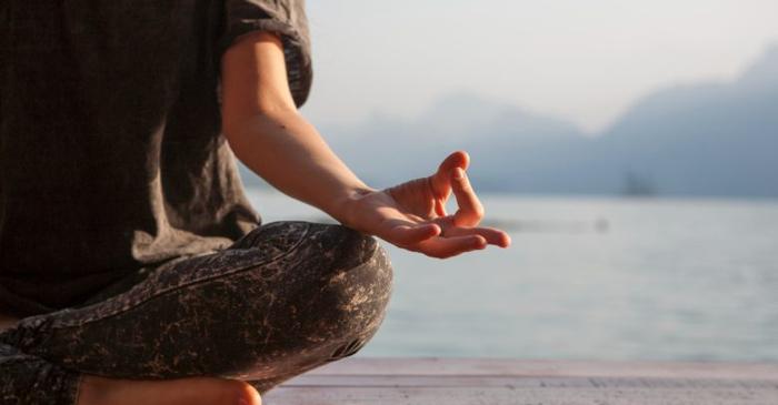 Cum să folosești meditația pentru a învinge frica și anxietatea.