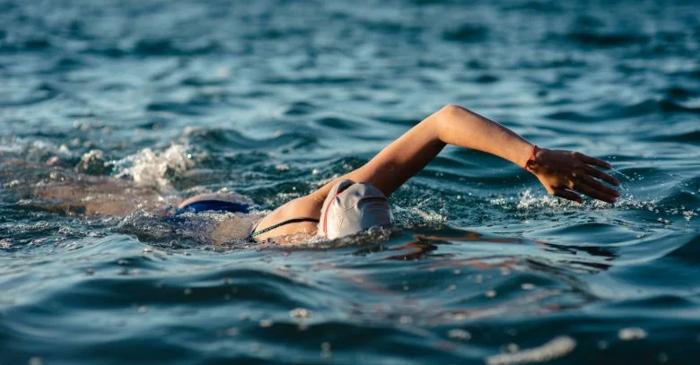 Cum contribuie înotul la un stil de viață activ și sănătos