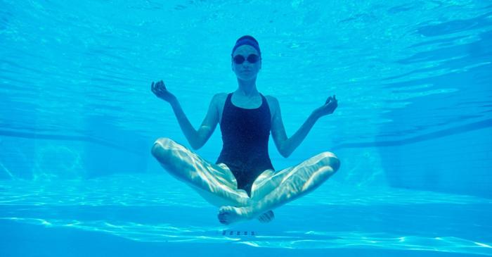 Ce este aqua yoga și care sunt beneficiile sale? Încearcă aceste 6 poziții de yoga în apă