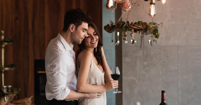 7 idei de intalniri romantice pe care barbatii le pot planifica pentru partenerele lor. Readuc pasiunea in cuplu!