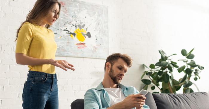 9 semne ca partenerul tau nu iti acorda atentia cuvenita