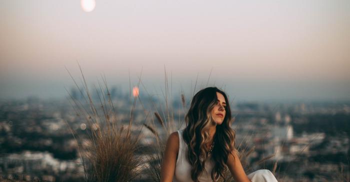 7 decizii inconstiente care te fac nefericita, conform psihologilor