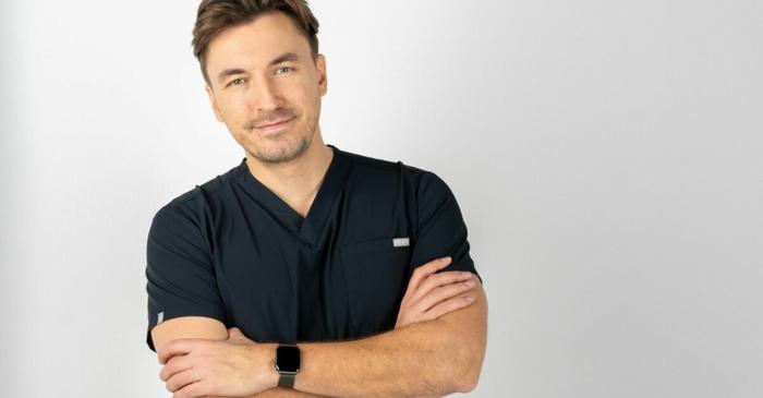 Dr. Mihail Pautov dezvăluie un truc simplu pentru folosirea telefonului seara, fără a afecta somnul