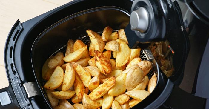 Patru reguli esențiale pentru depozitarea corectă a friteusei cu aer cald în bucătărie