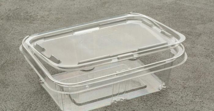 Cum elimină bicarbonatul de sodiu petele și mirosurile din caserolele de plastic