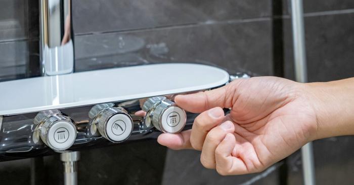 Cum ne ajută dușurile reci să învingem frigul iernii?