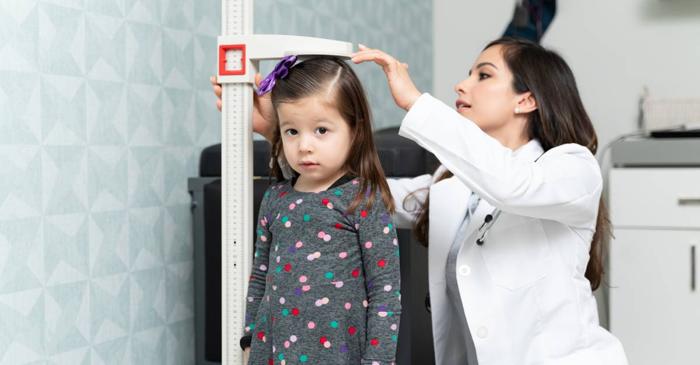 Fetele ating înălțimea maximă la 14-15 ani, după apariția menstruației