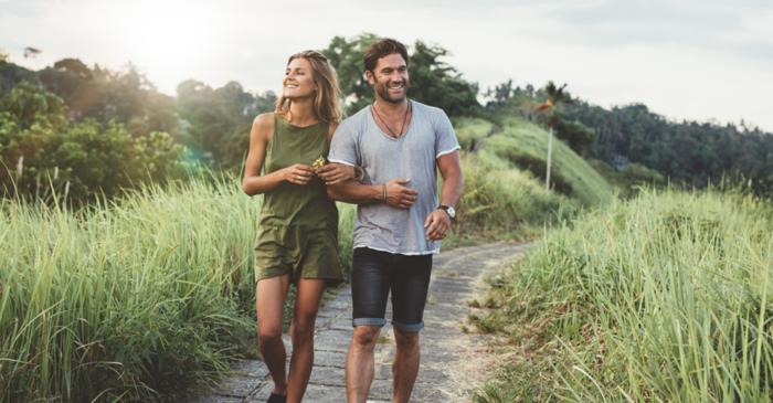 Mersul pe jos după masă reduce nivelul glicemiei și tensiunea arterială