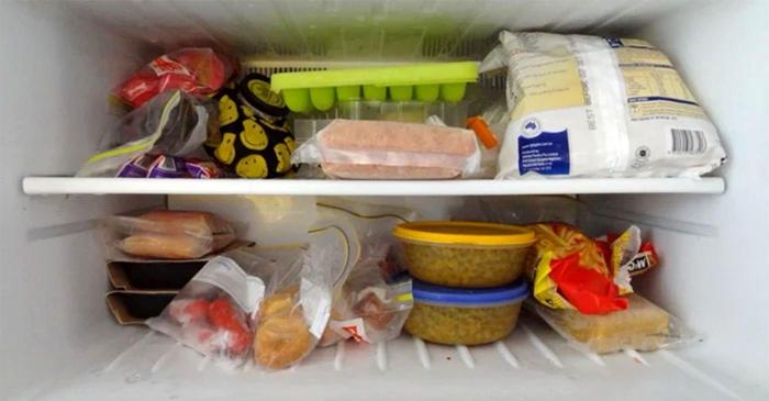 Alimente pe care nu trebuie să le pui niciodată în congelator: ghid complet pentru depozitare