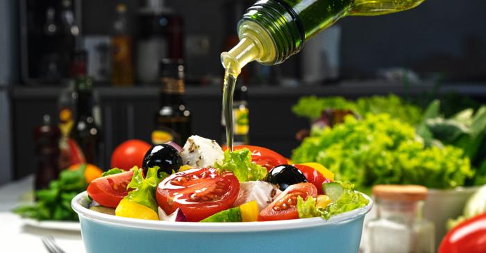 Cinci strategii eficiente pentru o cină sănătoasă cu mai puține calorii