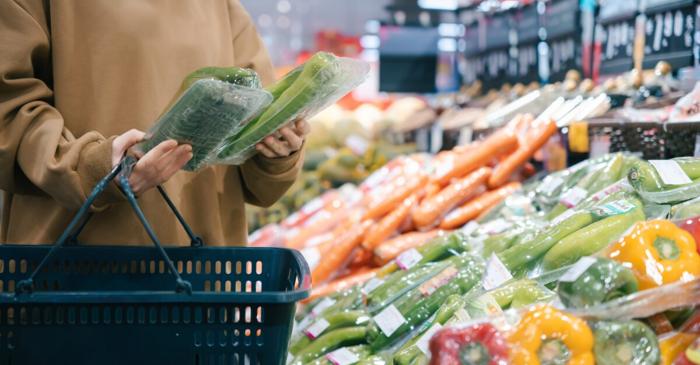 Microbiologii avertizează: fructele pre-tăiate din supermarketuri ascund riscuri majore pentru sănătate