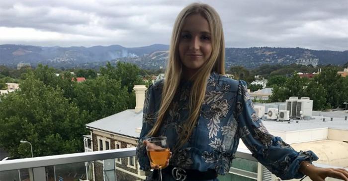 O tânără din Adelaide care nu a mai mâncat nimic de 10 ani luptă pentru supraviețuire