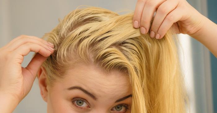 Experții explică ce se întâmplă când nu îți speli părul timp de șapte zile