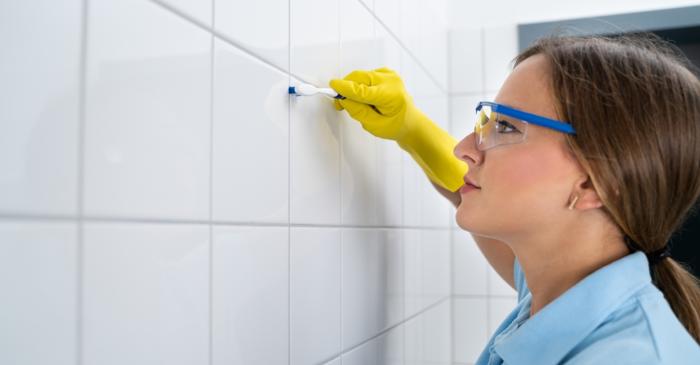 10 metode practice pentru curățarea rosturilor din baie fără substanțe toxice