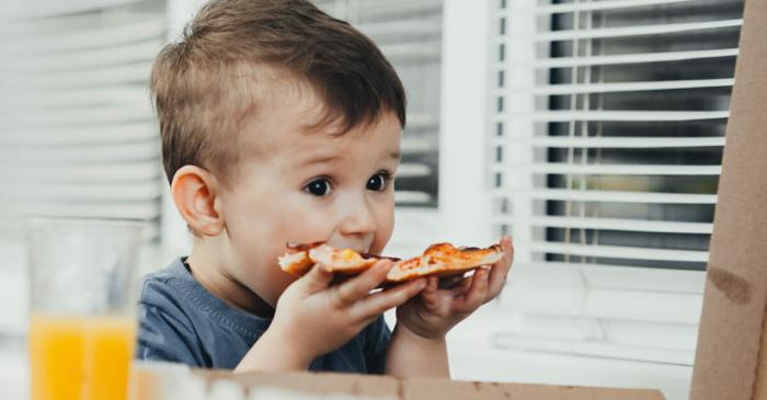 Alimentele preferate de copii le subminează imunitatea și capacitatea de concentrare