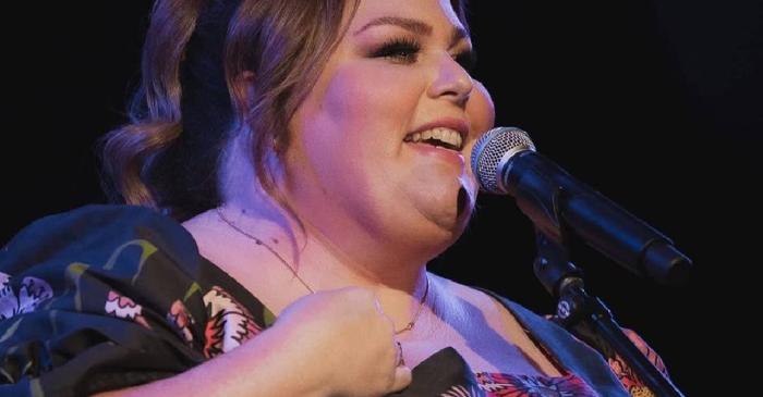 Cum a reușit actrița Chrissy Metz să slăbească 45 de kilograme fără diete extreme?