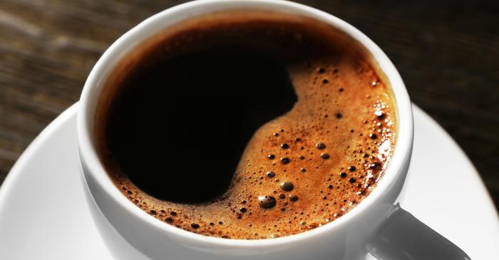 Studiu britanic: Consumul de cafea și ceai foarte fierbinți crește riscul de cancer esofagian