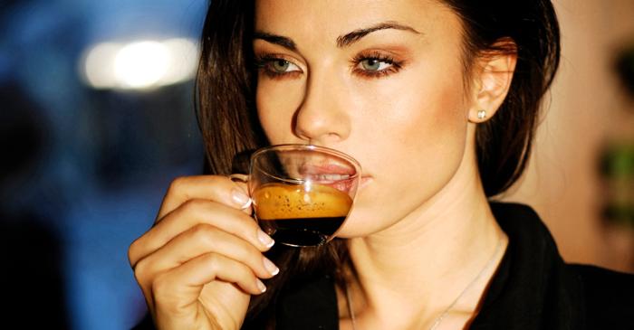 Trei ceaiuri stimulează producția de colagen și mențin pielea fermă