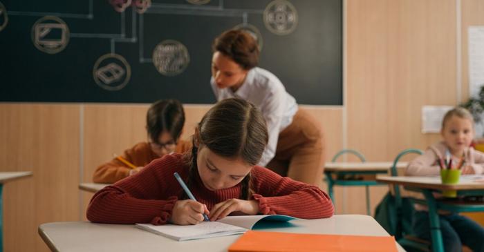 Anxietatea înaintea examenelor afectează memoria și sănătatea mentală a copiilor pe termen lung