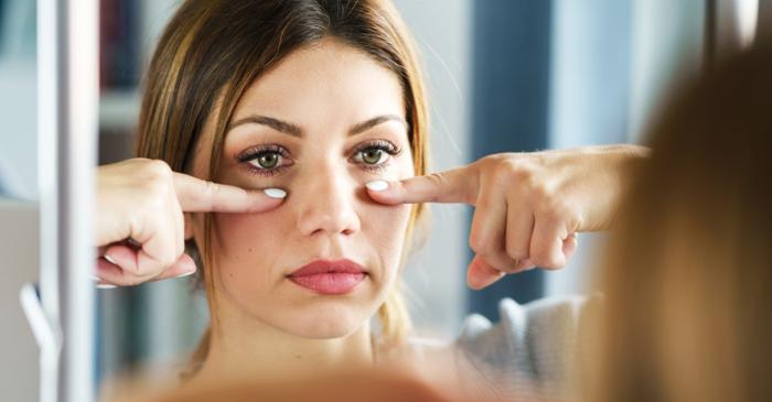 Ce greșeală comună la duș poate provoca orbire la purtătorii de lentile de contact?