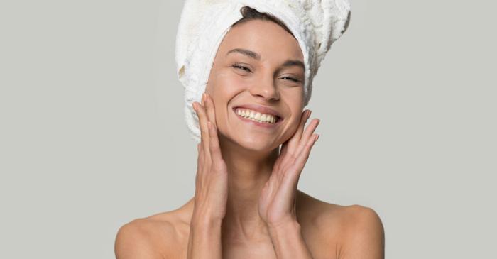 Vitamina C revitalizează tenul și estompează petele pigmentare apărute în timpul verii