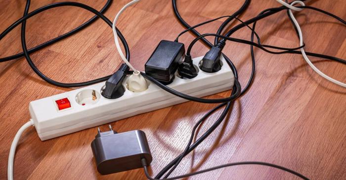 Ce greșeală comună cu prelungitoarele poate provoca un incendiu în casă?