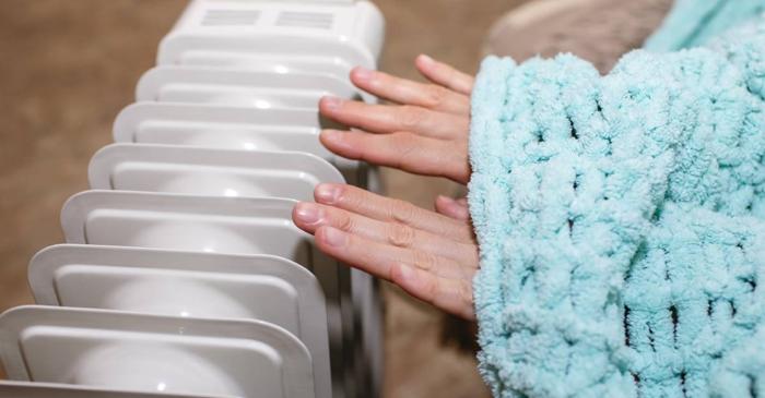 Mâinile și picioarele reci pot ascunde o boală autoimună