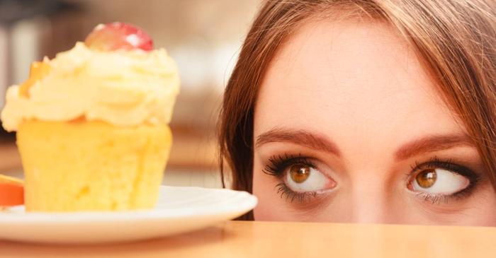 O metodă simplă de 15 minute oprește pofta de dulce și mâncatul pe fond de stres