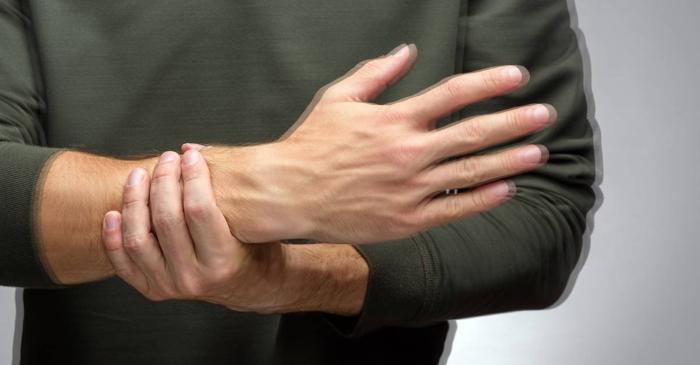 Amorțeala degetelor poate semnala o postură incorectă sau afecțiuni medicale serioase