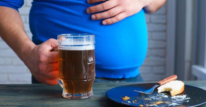 Un chirurg cardiolog cu 20 de ani de experiență propune o dietă bazată pe controlul insulinei, nu pe număratul caloriilor
