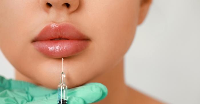 Ce truc de machiaj redă volumul buzelor subțiate de vârstă?