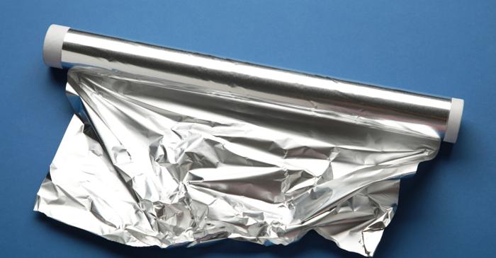Folia de aluminiu rezolvă 15 probleme casnice neașteptate