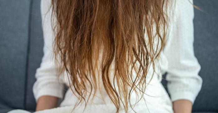 Părul crește doar un centimetru pe lună și nu poate fi forțat să depășească această limită