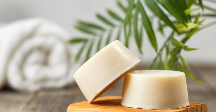 Săpunul de casă înlocuiește produsele din comerț ca o soluție naturală pentru pielea sensibilă