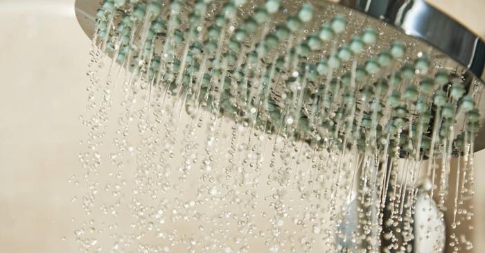 De ce preferă femeile dușurile fierbinți?