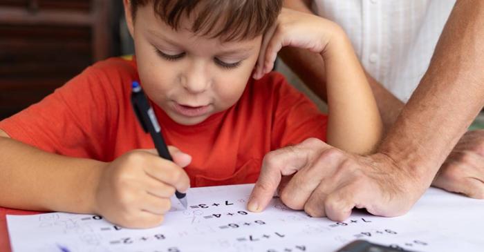 Dislexia se manifestă și prin probleme de memorie și urmarea instrucțiunilor complexe