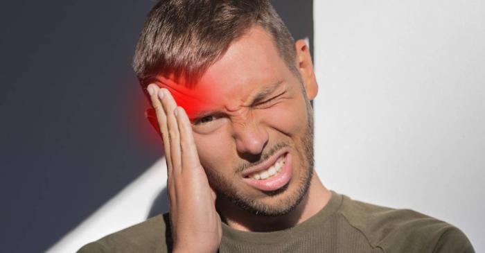 Durerile de cap persistente dimineața pot indica o tumoră cerebrală