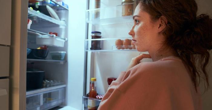 Schimbările hormonale dinaintea menstruației cresc apetitul cu până la 300 de calorii pe zi