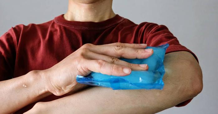 Un medic explică când să folosești gheața și când compresa caldă pentru dureri