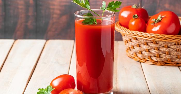 Un pahar de suc de roșii protejează inima și încetinește îmbătrânirea