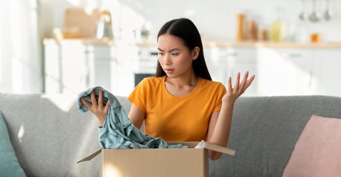 Ce riști dacă porți hainele noi fără să le speli?