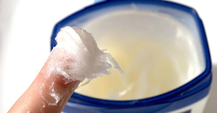 Ce sarcini neașteptate din gospodărie poate îndeplini vaselina?