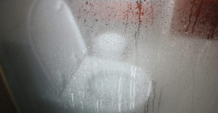 Condensul de pe vasul de toaletă poate fi eliminat cu cinci măsuri simple