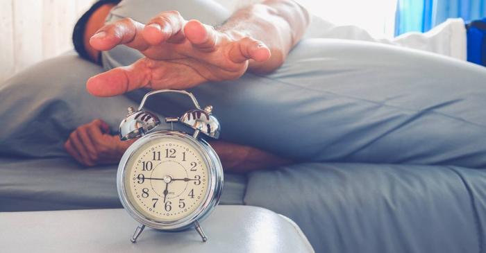 De ce te trezești mai obosit dacă te culci mai devreme?