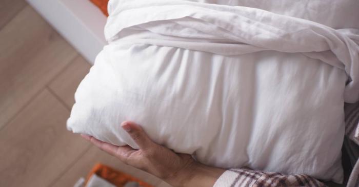 Fețele de pernă trebuie schimbate de două ori pe săptămână pentru sănătatea pielii