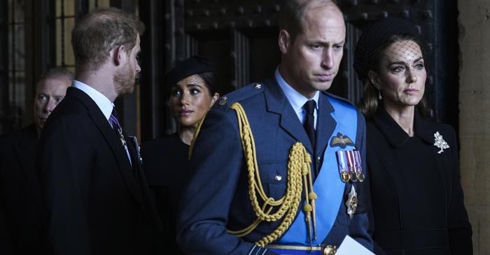 Meghan Markle ar fi crezut că ea, și nu Kate Middleton, ar trebui să fie următoarea regină