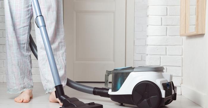 O șosetă transformă aspiratorul într-un vânător de obiecte pierdute