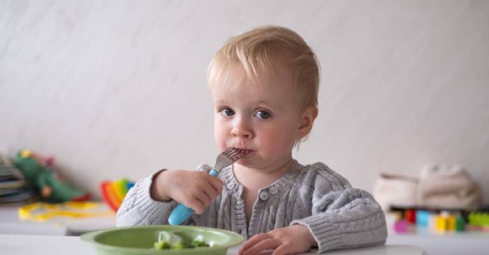 Pediatrii dezvăluie alimentele interzise pe care le oferă propriilor copii