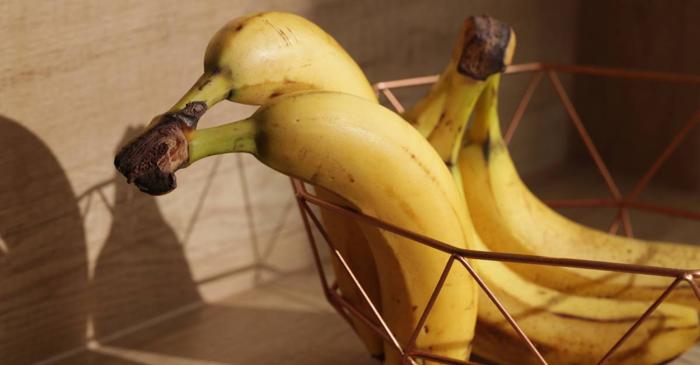 Un gest simplu încetinește coacerea bananelor și previne risipa alimentară