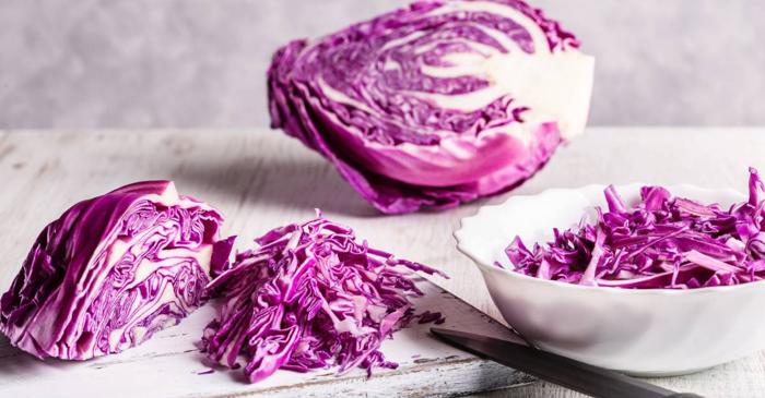 Varza roșie ascunde un nutrient care o face superioară celei albe